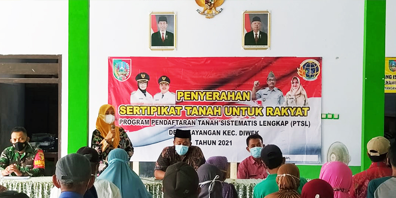  Penyerahan Sertifikat Program PTSL di Ds Kayangan